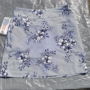 Size 4 S.C. & Co. Skort tummy control blue white floral stripes pockets NWT New